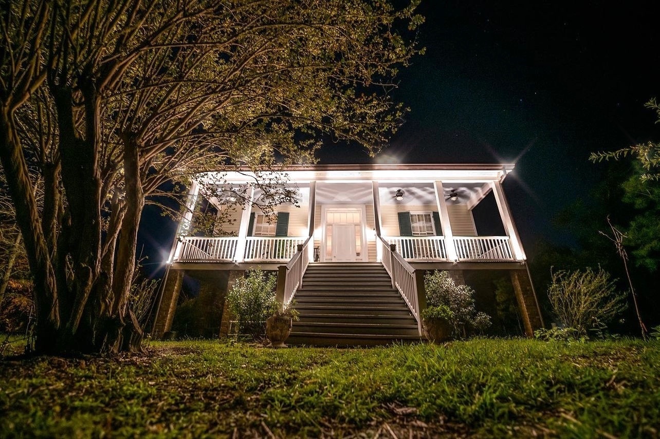 Overseer's House at Woodland in Louisiana at night